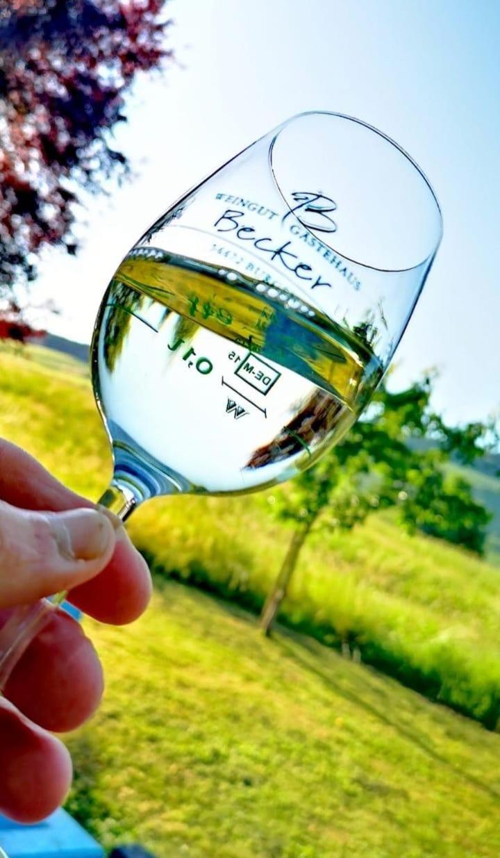 Ferienweingut & Gutsrestaurant Becker Apartment Burgen  Ngoại thất bức ảnh
